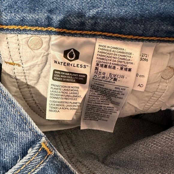 Levi’s Premium Wedgie Distressed Straight Leg Jeans. Size 28 EUC - Picture 8 of 9